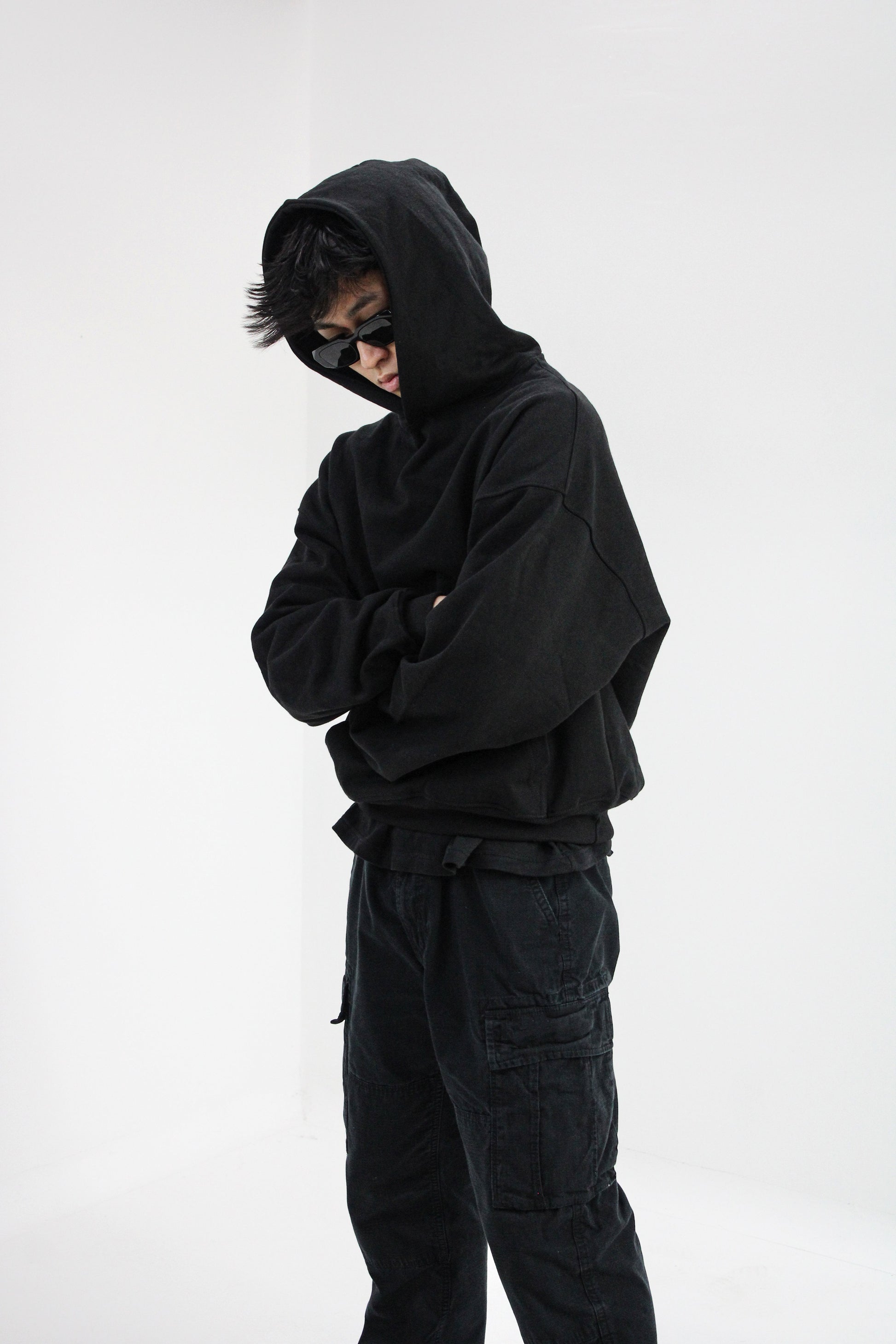 Seasonal blanks wholesale store. Bulk buy 500gsm oversized streetwear blank hoodies. Joggers and zip ups. 300gsm and 270gsm tees. 100% french terry, Jersey cotton and cotton fleece. Heavyweight drop shoulders yeezy gap style clothing. Build your brand with our DTG printing