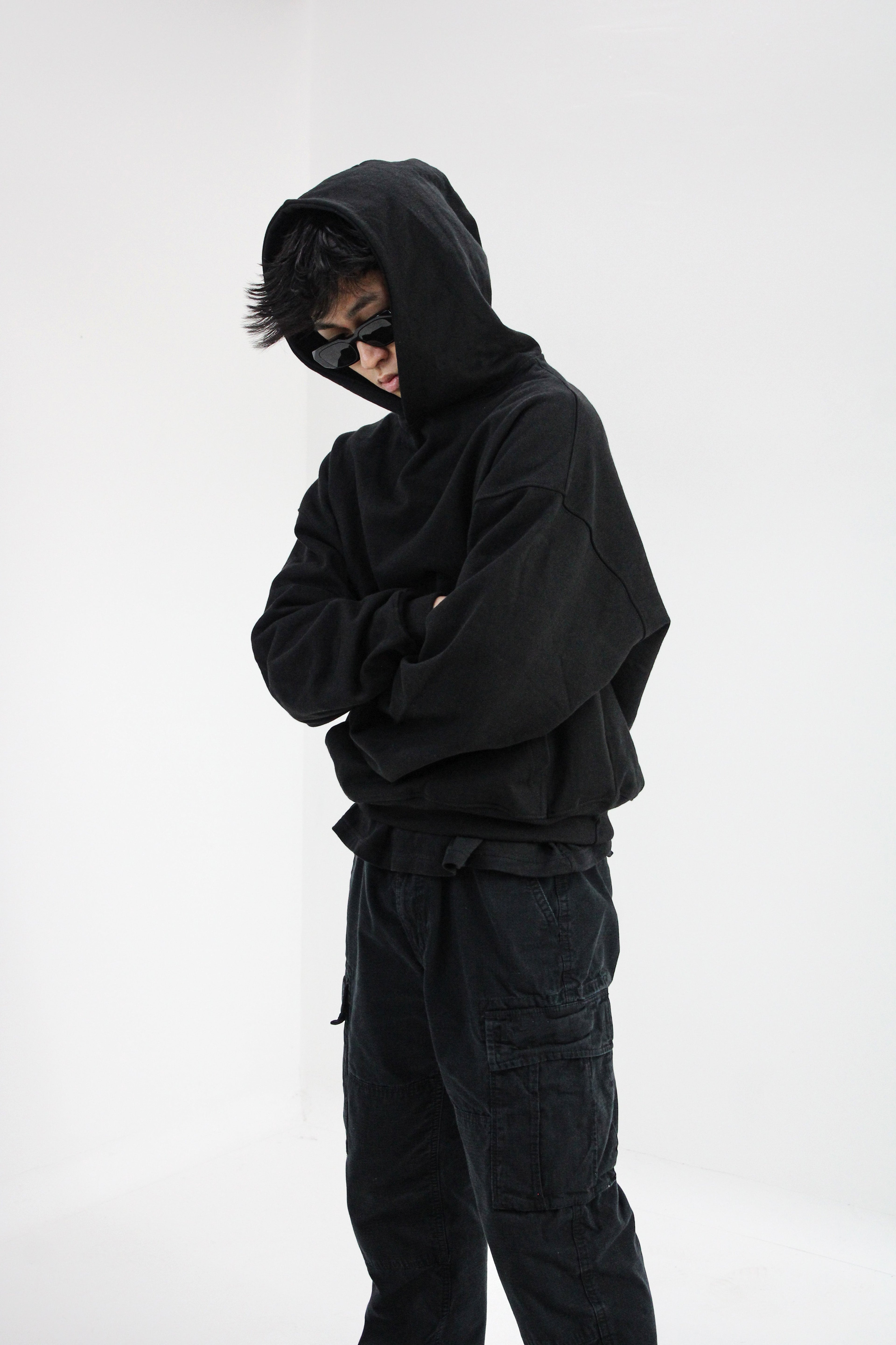Seasonal blanks wholesale store. Bulk buy 500gsm oversized streetwear blank hoodies. Joggers and zip ups. 300gsm and 270gsm tees. 100% french terry, Jersey cotton and cotton fleece. Heavyweight drop shoulders yeezy gap style clothing. Build your brand with our DTG printing