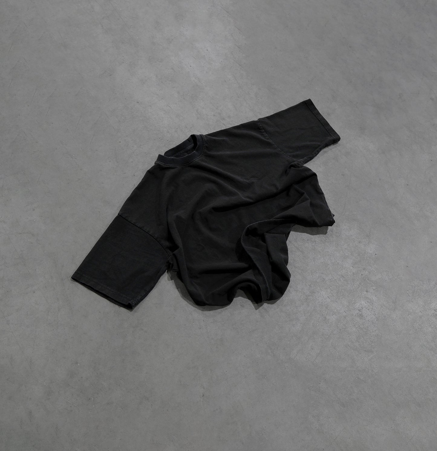 Black ultra heavy box fit tee